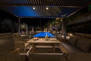 Serenity River Villa