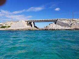 Flipper Refuge 2 Bedroom Cottage