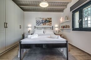 Barbati Luxury House by Cofuescapes