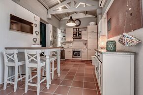 Barbati Luxury House by Cofuescapes