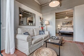 Barbati Luxury House by Cofuescapes