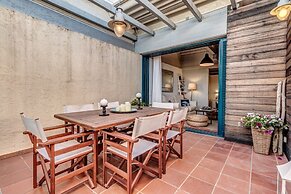 Barbati Luxury House by Cofuescapes