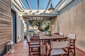 Barbati Luxury House by Cofuescapes