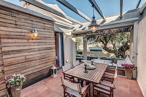 Barbati Luxury House by Cofuescapes