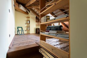 Wondrous Palazzetto 1619 in Magical Burano Island