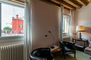 Wondrous Palazzetto 1619 in Magical Burano Island