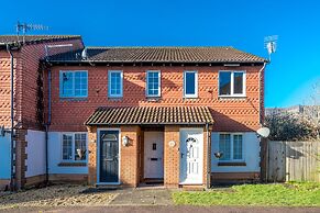 Crawley Pet Friendly 1-Bedroom Apartment