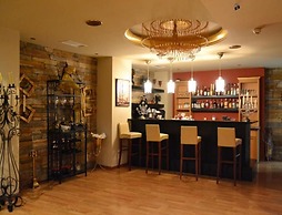 Hotel Queens Leriotis