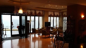 Hotel Queens Leriotis