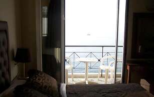 Hotel Queens Leriotis