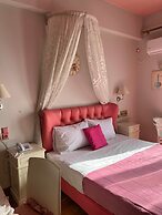 Hotel Queens Leriotis