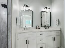 Bay Breeze 3 Bedroom Home by RedAwning