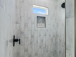 Bay Breeze 3 Bedroom Home by RedAwning