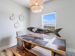 Bay Breeze 3 Bedroom Home by RedAwning