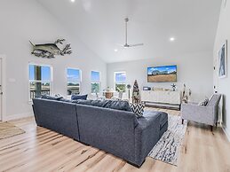 Bay Breeze 3 Bedroom Home by RedAwning