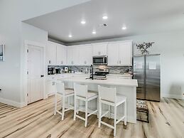 Bay Breeze 3 Bedroom Home by RedAwning