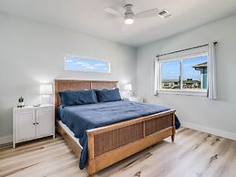 Bay Breeze 3 Bedroom Home by RedAwning