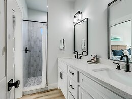 Bay Breeze 3 Bedroom Home by RedAwning