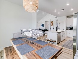 Bay Breeze 3 Bedroom Home by RedAwning