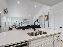 Bay Breeze 3 Bedroom Home by RedAwning