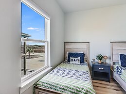 Bay Breeze 3 Bedroom Home by RedAwning