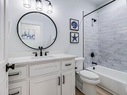 Bay Breeze 3 Bedroom Home by RedAwning