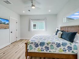 Bay Breeze 3 Bedroom Home by RedAwning