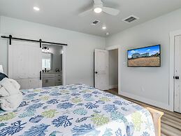 Bay Breeze 3 Bedroom Home by RedAwning