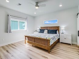 Bay Breeze 3 Bedroom Home by RedAwning