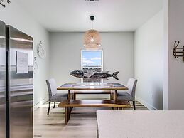 Bay Breeze 3 Bedroom Home by RedAwning