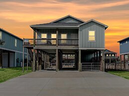 Bay Breeze 3 Bedroom Home by RedAwning