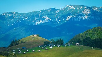 Ursa Mica Glamping Resort