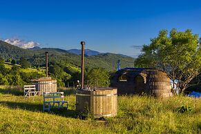 Ursa Mica Glamping Resort