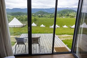 Ursa Mica Glamping Resort