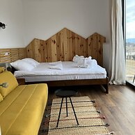 Ursa Mica Glamping Resort