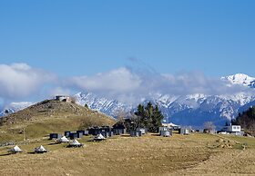 Ursa Mica Glamping Resort