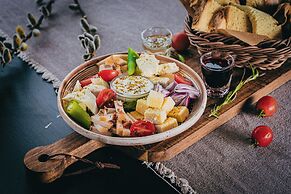 Ursa Mica Glamping Resort