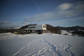 Ursa Mica Glamping Resort