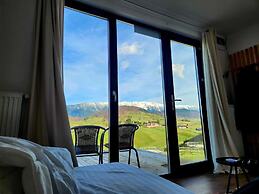 Ursa Mica Glamping Resort