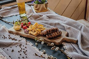Ursa Mica Glamping Resort