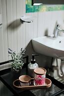 Ursa Mica Glamping Resort