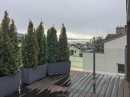 Penthouse Lake Mountains View Terrace Aircon