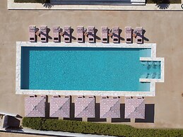 Tzanis Resort