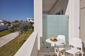 Tzanis Resort
