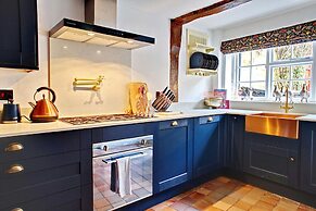 Luxury 9 Bed Manor House Hot Tub Cinema Room Skytv