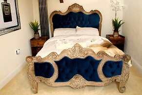 Luxury 9 Bed Manor House Hot Tub Cinema Room Skytv