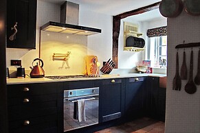 Luxury 9 Bed Manor House Hot Tub Cinema Room Skytv