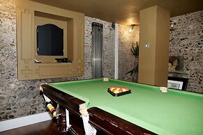 Luxury 9 Bed Manor House Hot Tub Cinema Room Skytv
