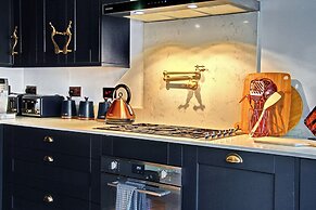 Luxury 9 Bed Manor House Hot Tub Cinema Room Skytv