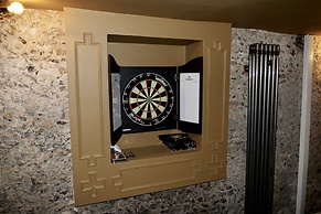 Luxury 9 Bed Manor House Hot Tub Cinema Room Skytv